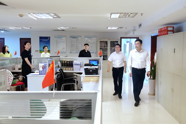 1728455309119537.png 刘小军董事长照片.png